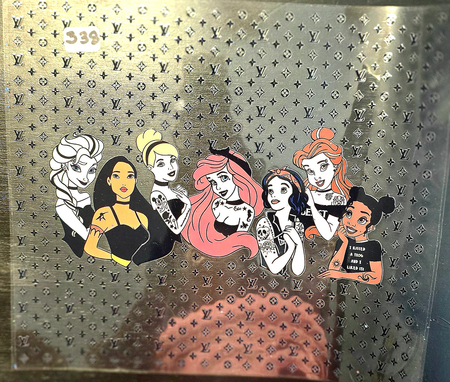 #338 LV Female Characters 40 oz wrap
