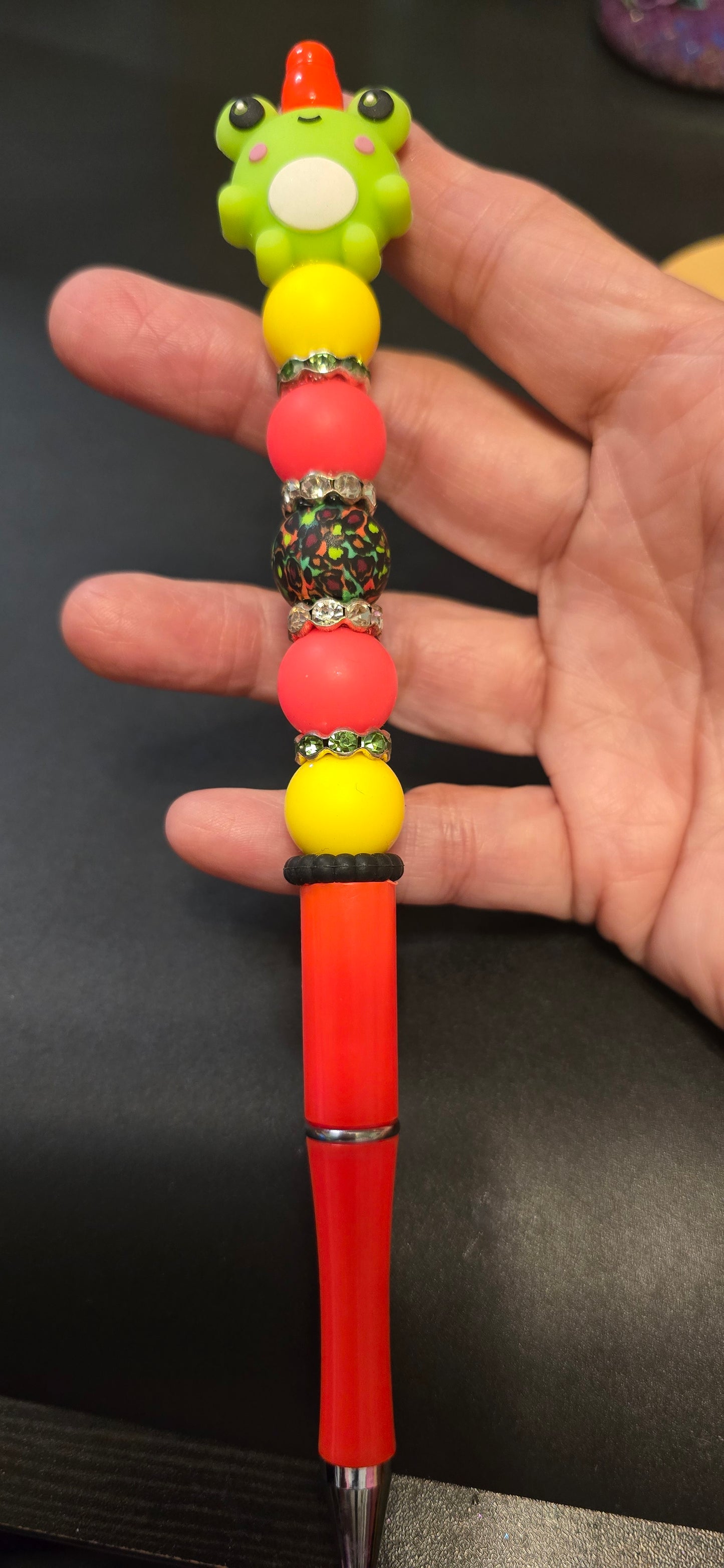 Frog extended pen